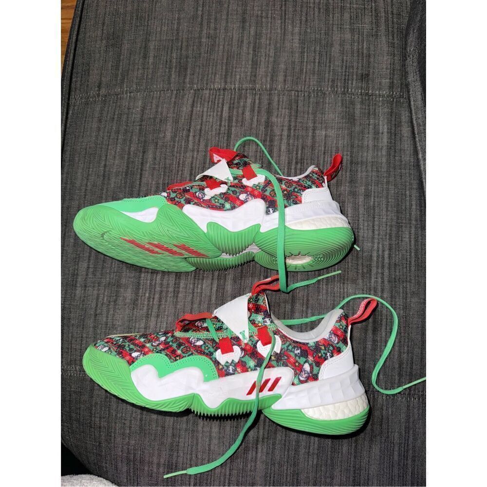 Adidas Trae Young 1 Christmas Shoes EUC SIZE 9.5 MENS - Picture 3 of 9
